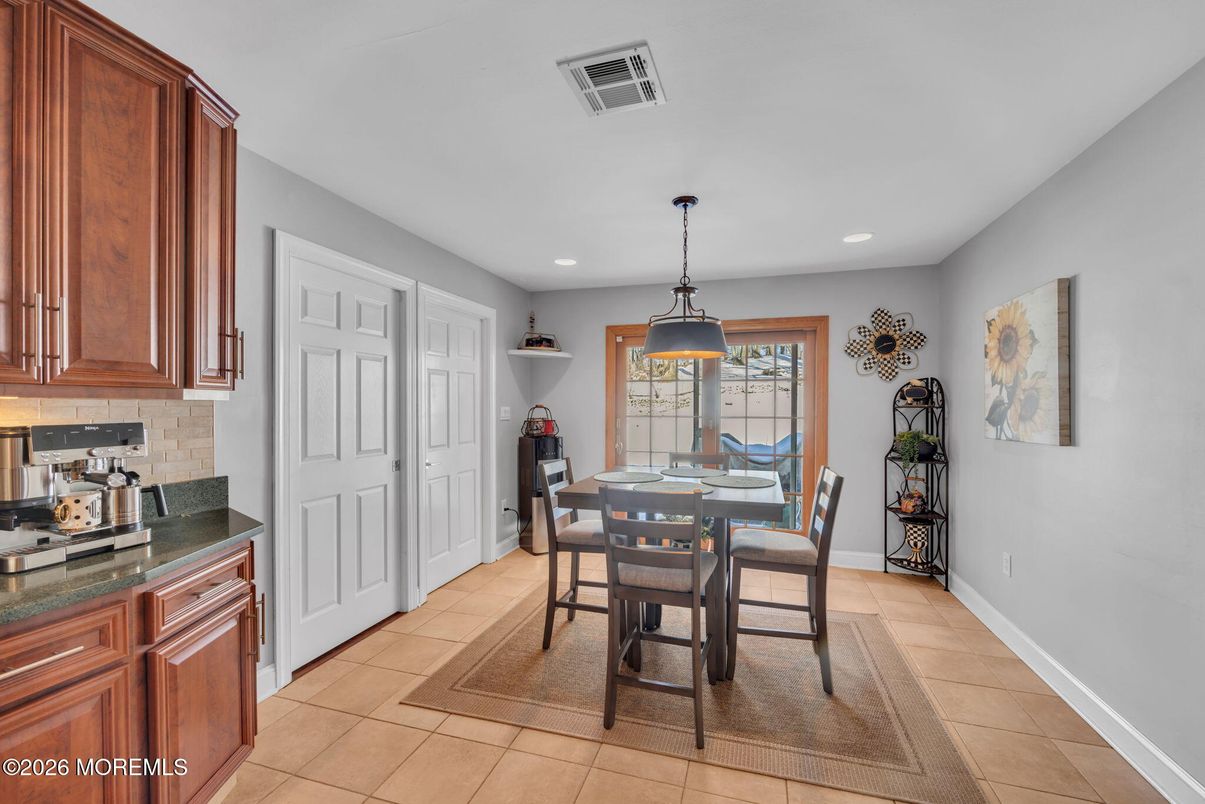 Dining room, Interior, Pendant Lights, Recessed Lighting
