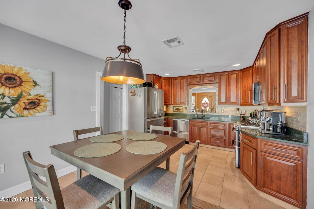 Dining room, Interior, Kitchen, Pendant Lights, Recessed Lighting, Stainless Steel Appliances