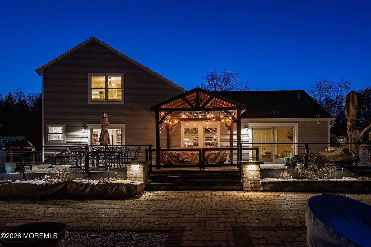 Exterior, Facade, Log Home