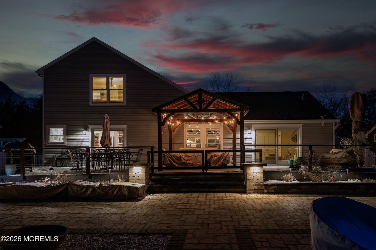 Exterior, Facade, Log Home