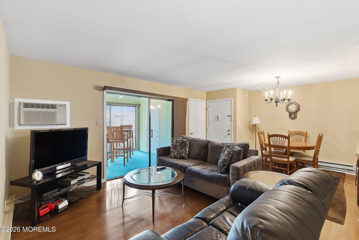 Chandelier, Dining room, Interior, Living room, Wood Texture Flooring