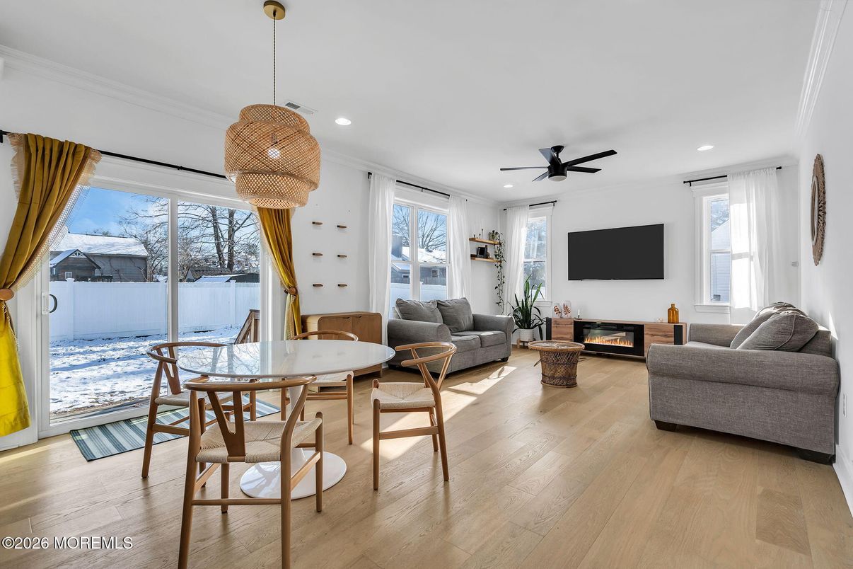 Dining room, Interior, Living room, Pendant Lights, Recessed Lighting, Wood Texture Flooring