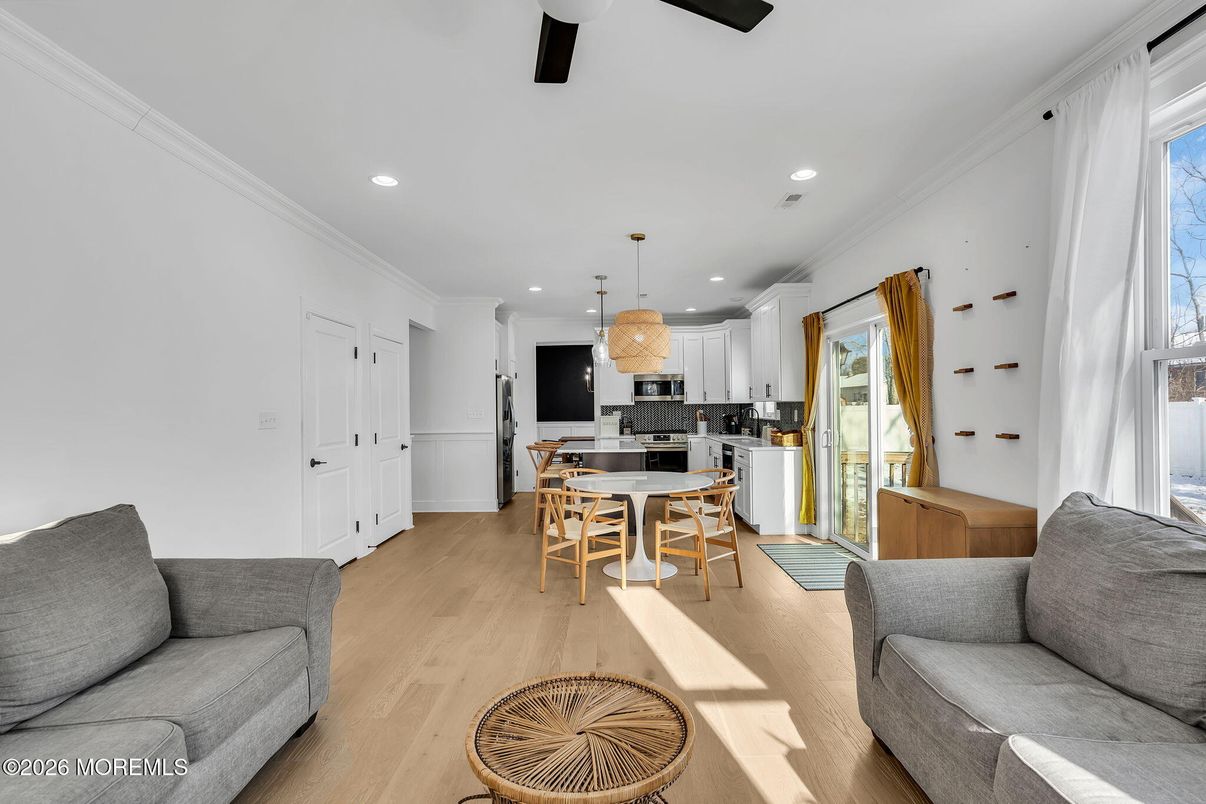 Dining room, Interior, Kitchen, Pendant Lights, Recessed Lighting, Wood Texture Flooring