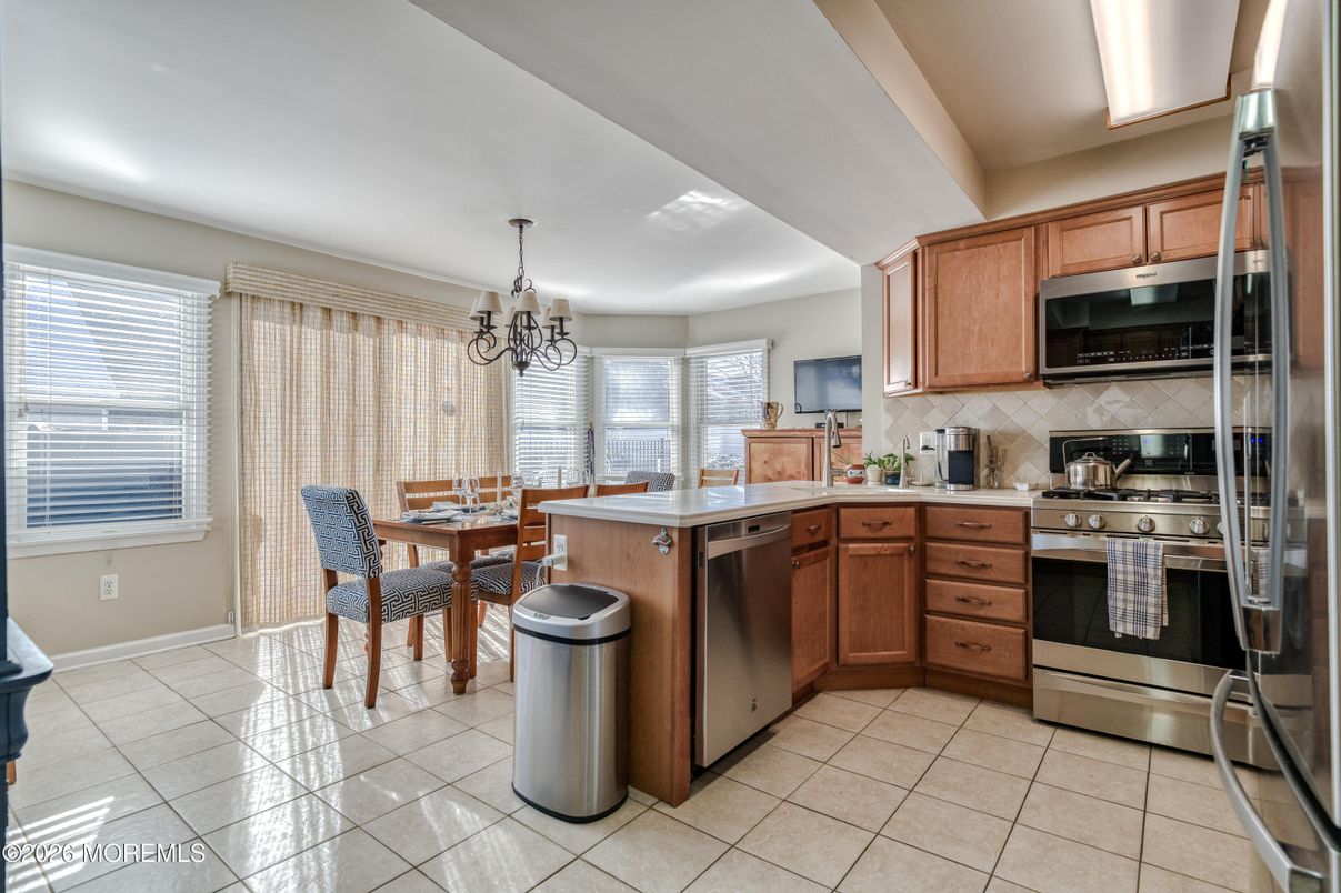 Chandelier, Dining room, Interior, Kitchen, Stainless Steel Appliances