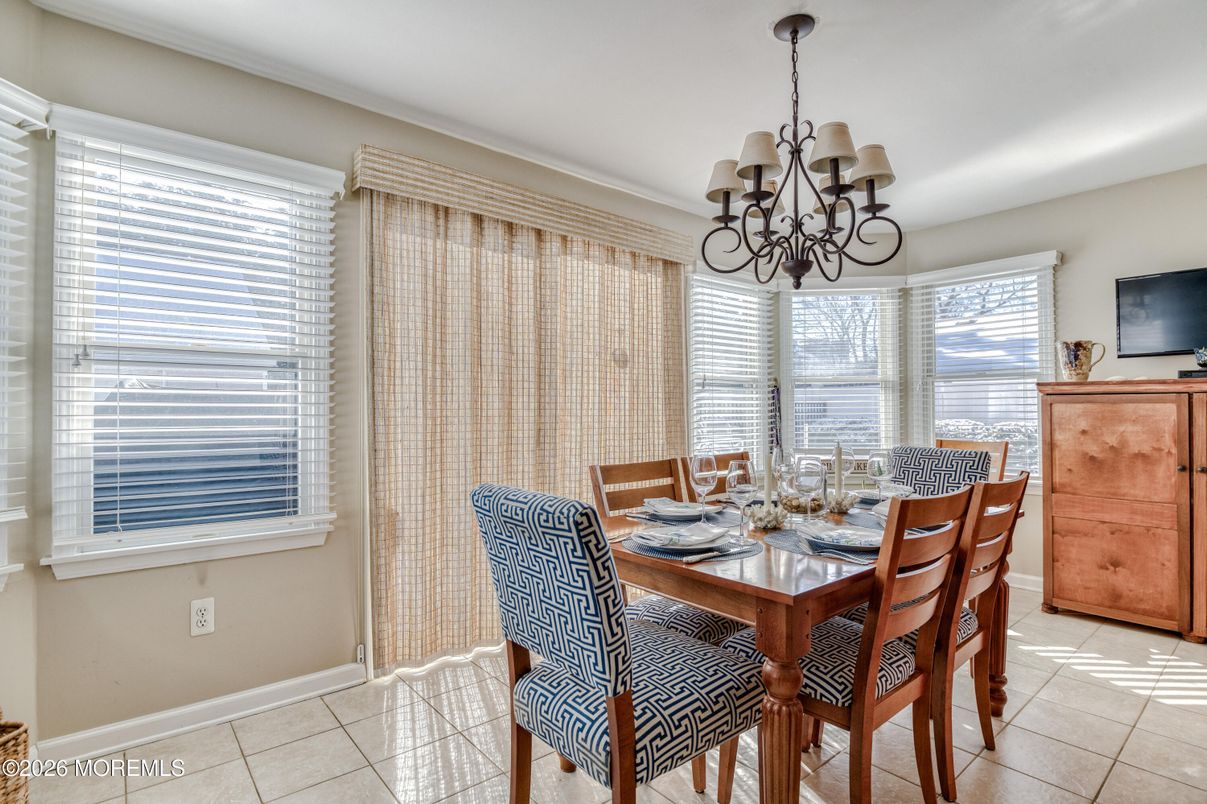Chandelier, Dining room, Interior