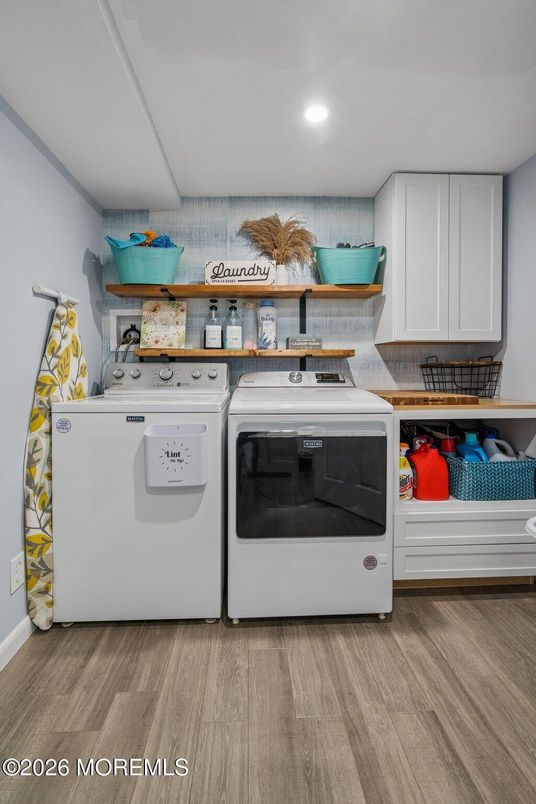 Interior, Recessed Lighting, Washer, Wood Texture Flooring