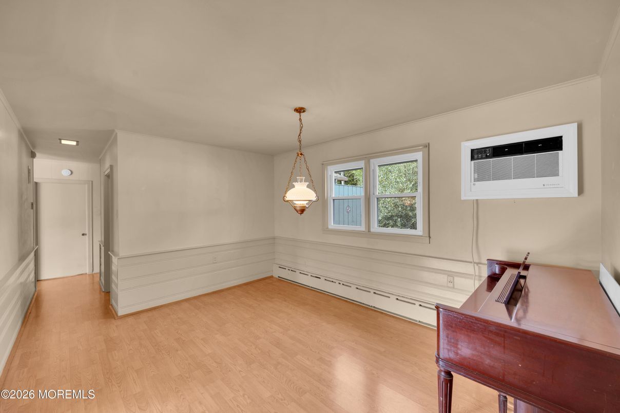 Interior, Pendant Lights, Wood Texture Flooring