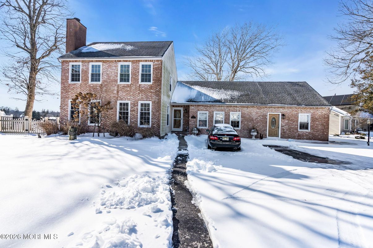 Exterior, Facade, Brick Facade, Georgian