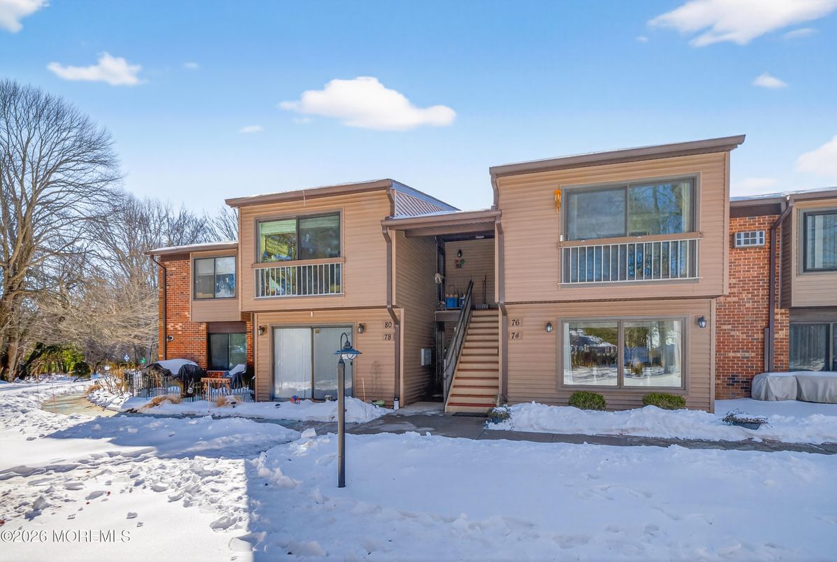 Attached, Exterior, Facade, Brick Facade, Modern