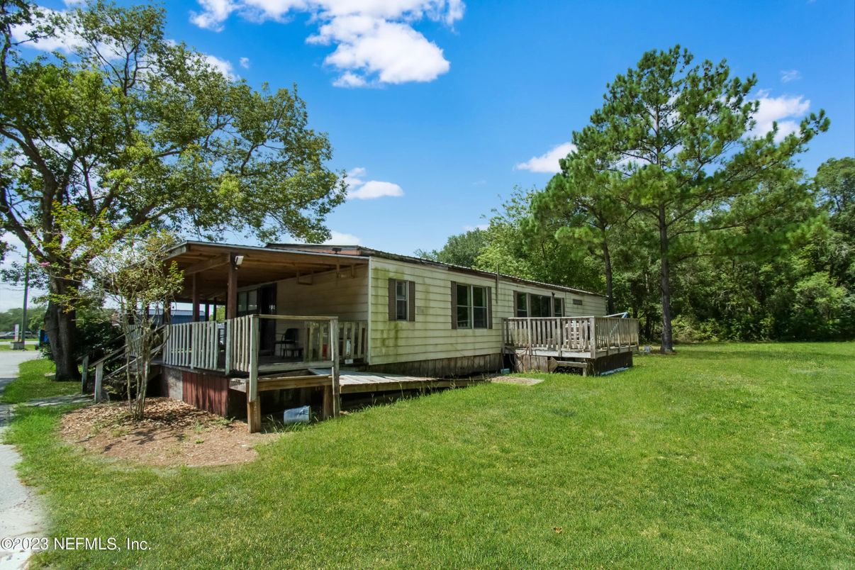 Backyard, Exterior