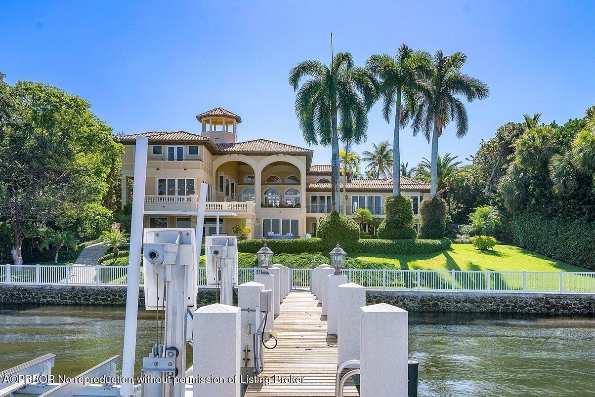 Exterior, Lake