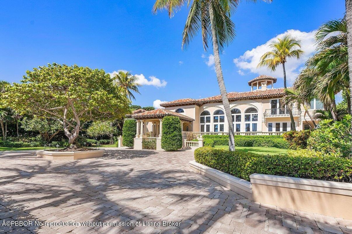 Backyard, Exterior, Facade, Mediterranean