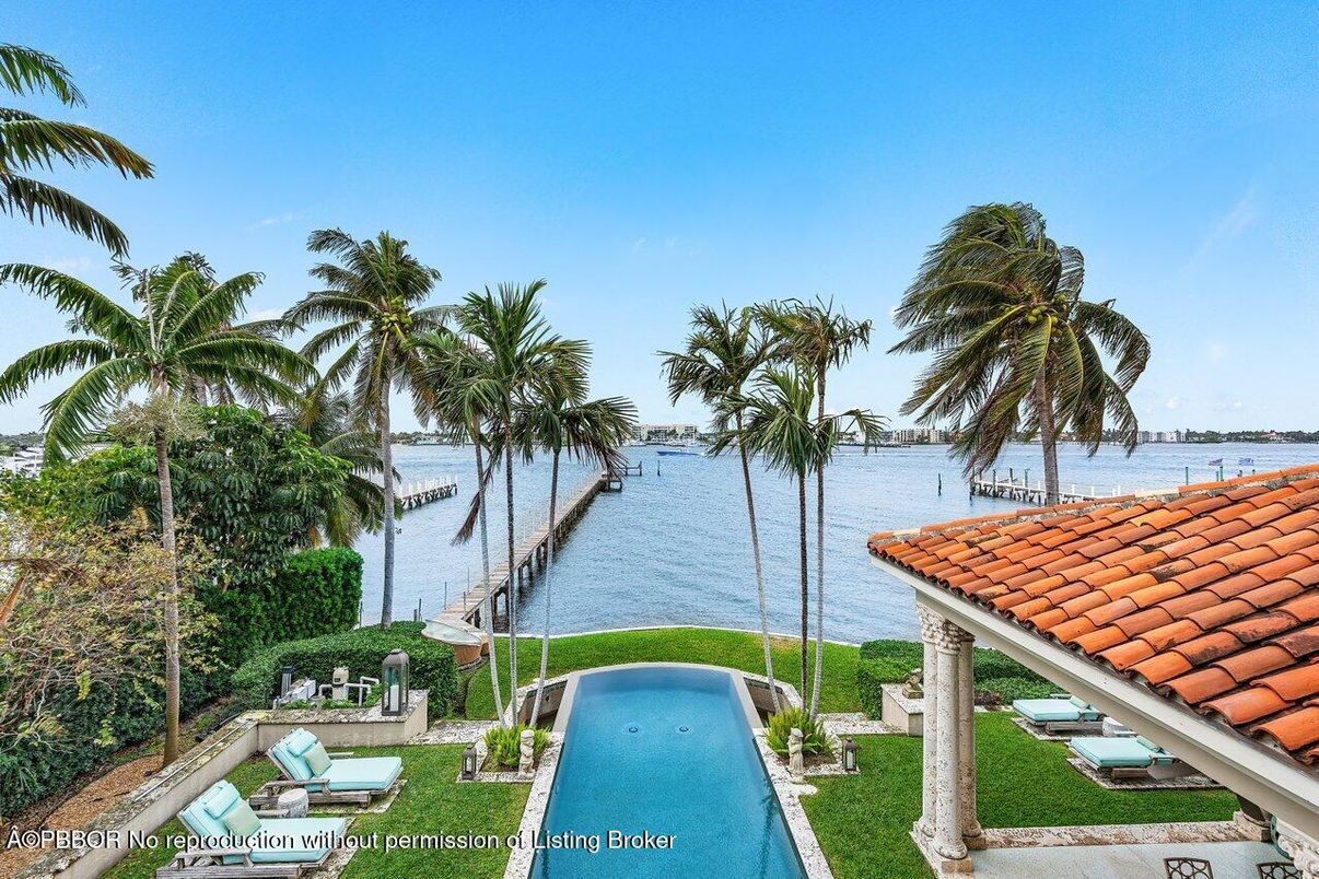 Exterior, Pool, Water