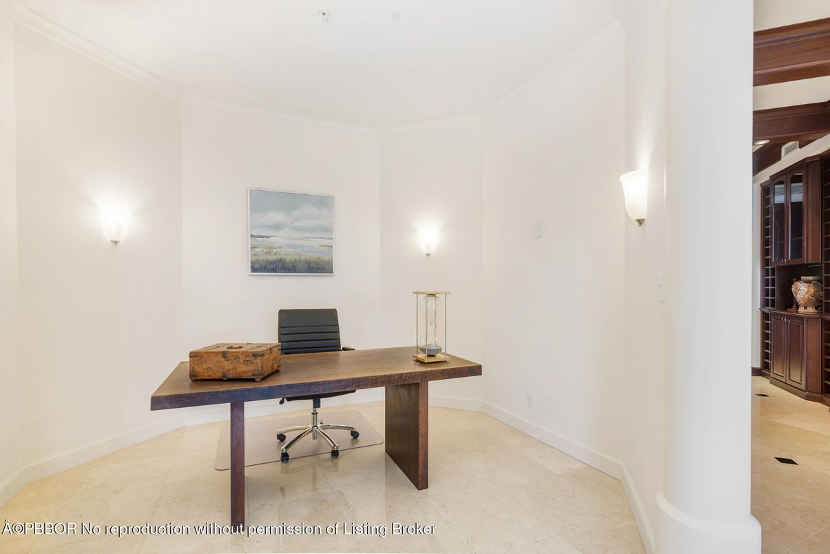 Home Office, Interior