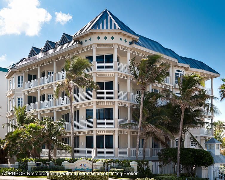 Exterior, Facade, Queen Anne Victorian