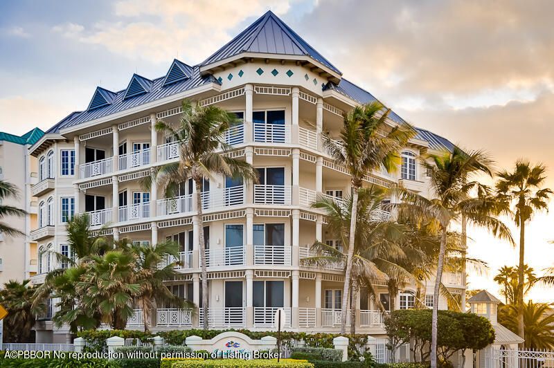 Exterior, Facade, Queen Anne Victorian