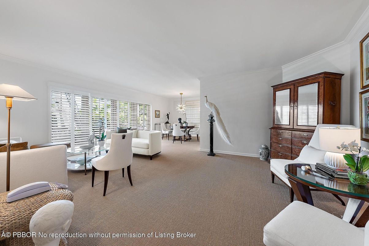 Chandelier, Dining room, Interior, Living room