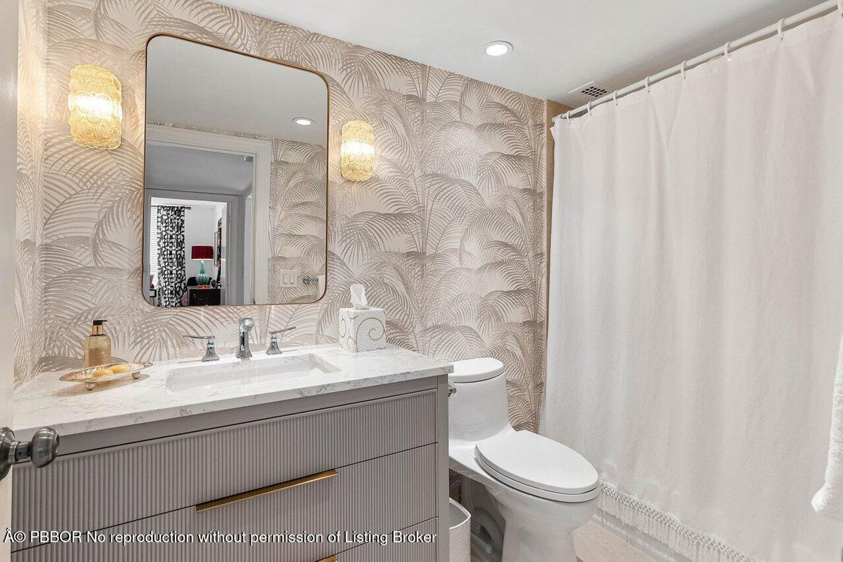 Bathroom, Interior, Recessed Lighting