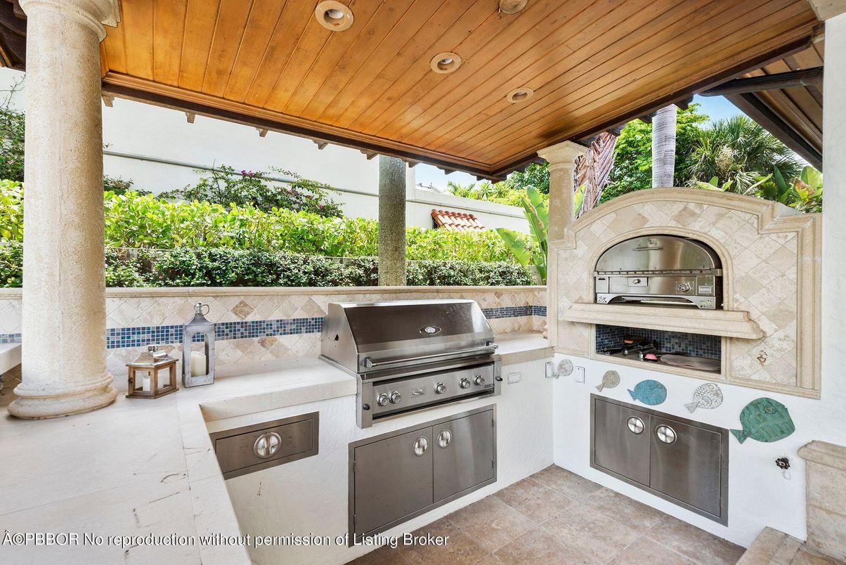 Exterior, Outdoor Kitchen