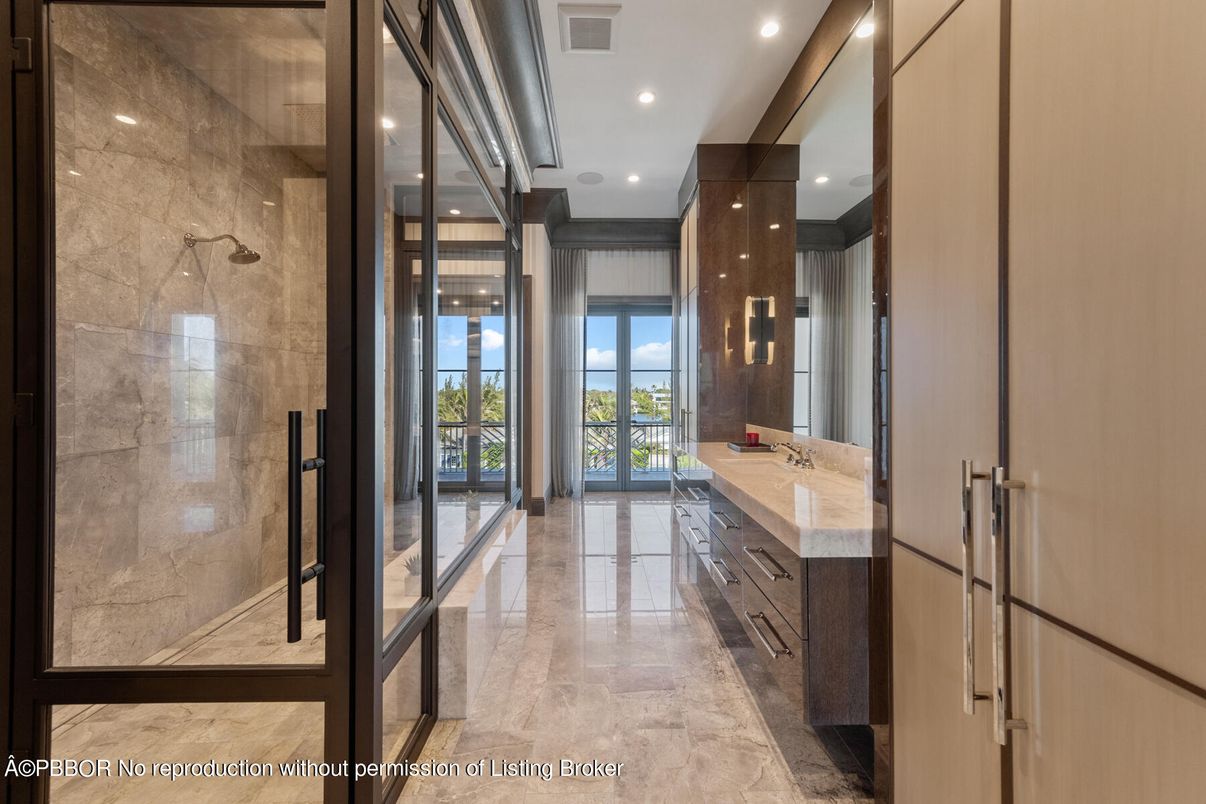 Bathroom, Interior, Recessed Lighting