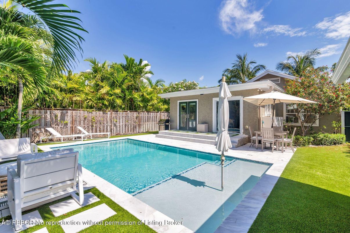 Exterior, Pool