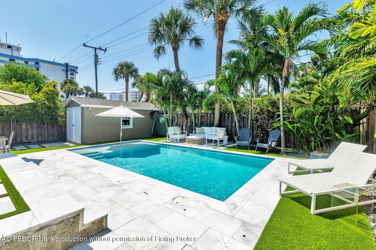 Exterior, Pool