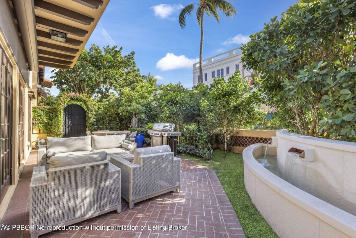 Exterior, Outdoor Kitchen