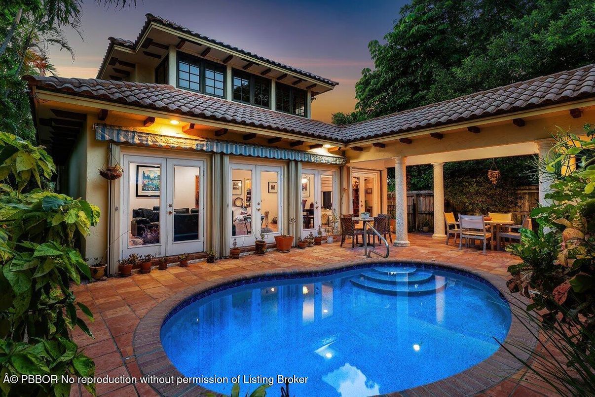 Exterior, Pool