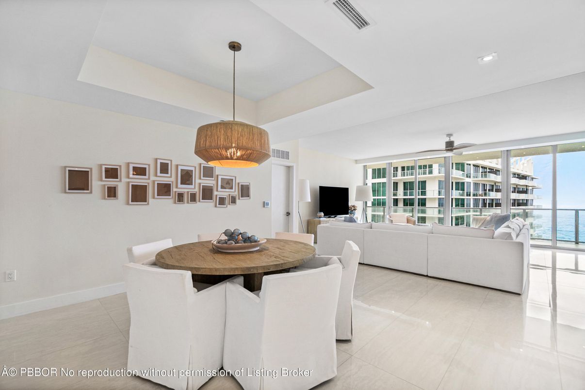 Dining room, Interior, Living room, Pendant Lights, Recessed Lighting, Water