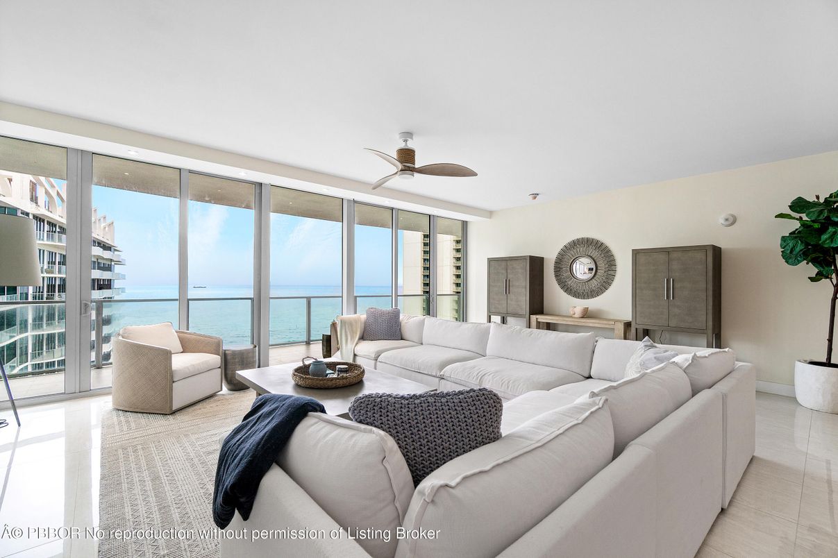 Interior, Living room, Water