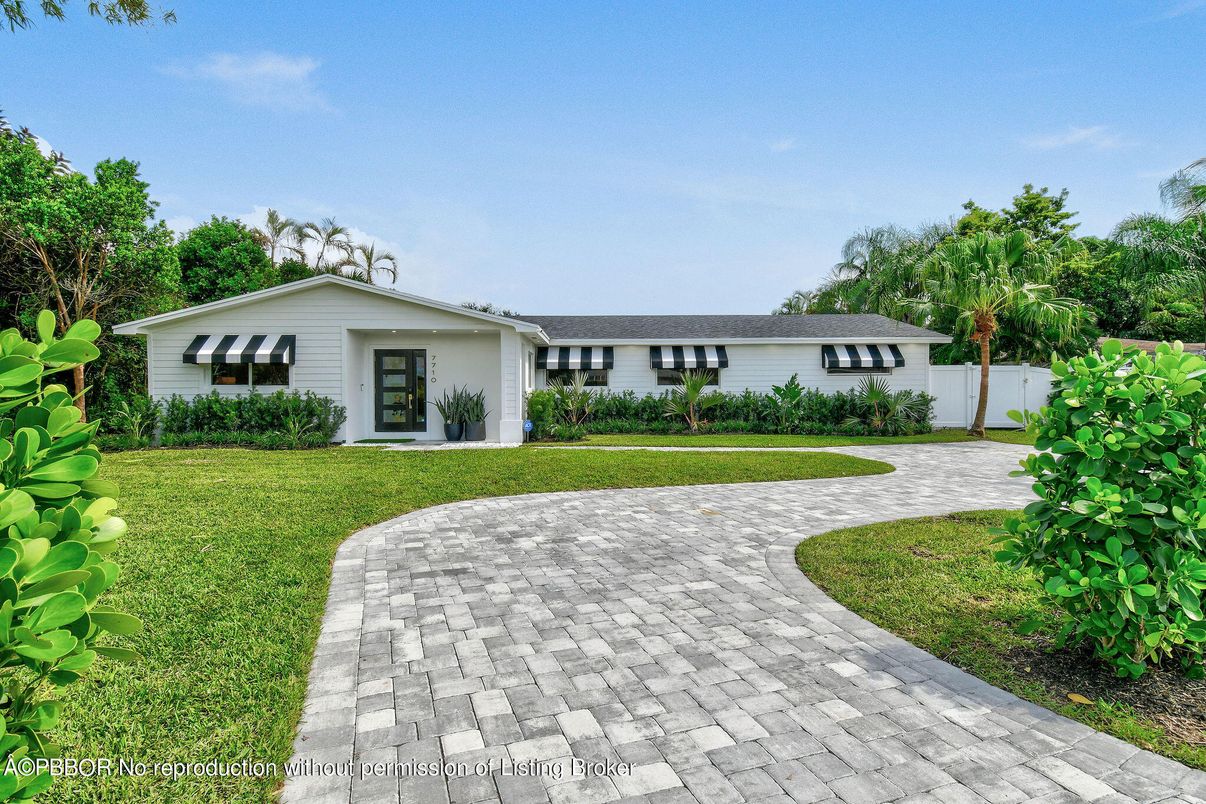 Backyard, Exterior, Facade, Ranch