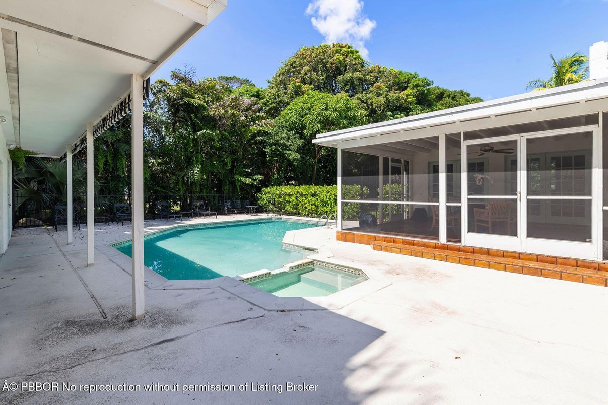 Exterior, Pool