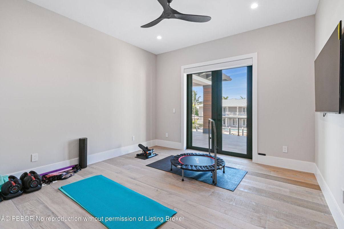 Fitness Equipment, Interior, Recessed Lighting, Wood Texture Flooring