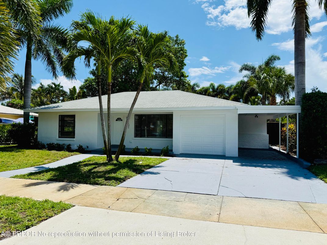 Attached, Exterior, Facade, Ranch