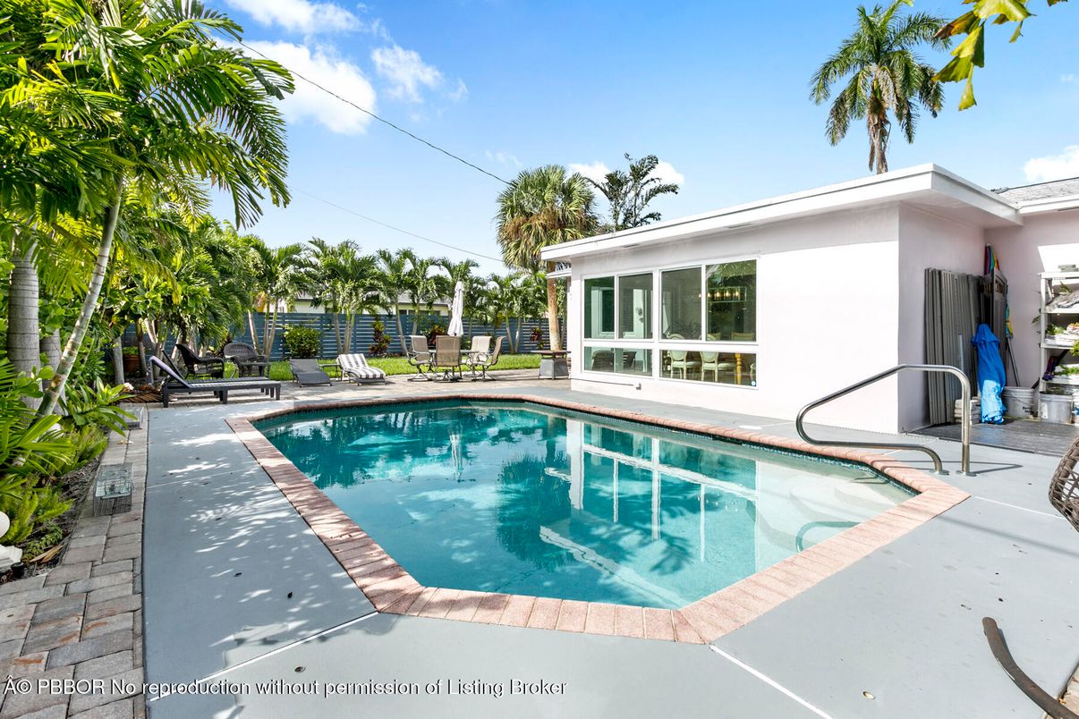 Exterior, Pool