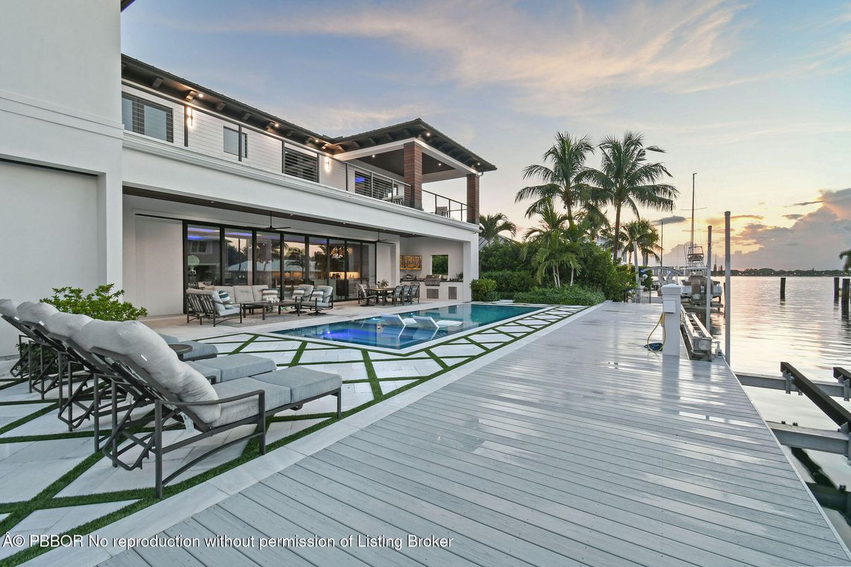 Exterior, Pool, Water