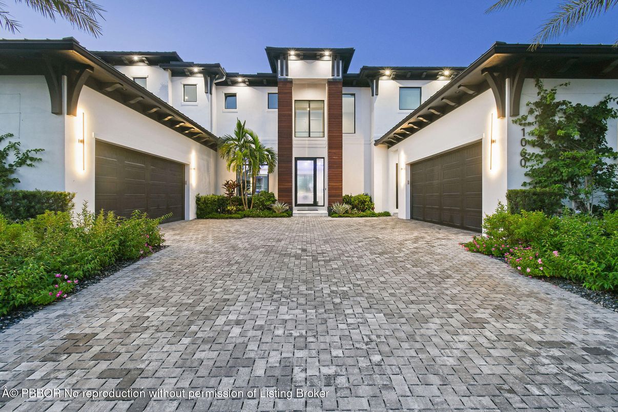 Attached, Exterior, Facade, Spanish Mediterranean