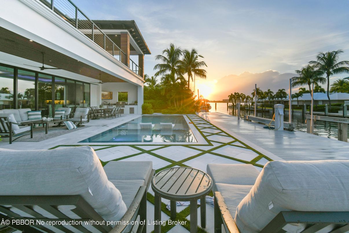Exterior, Pool, Water