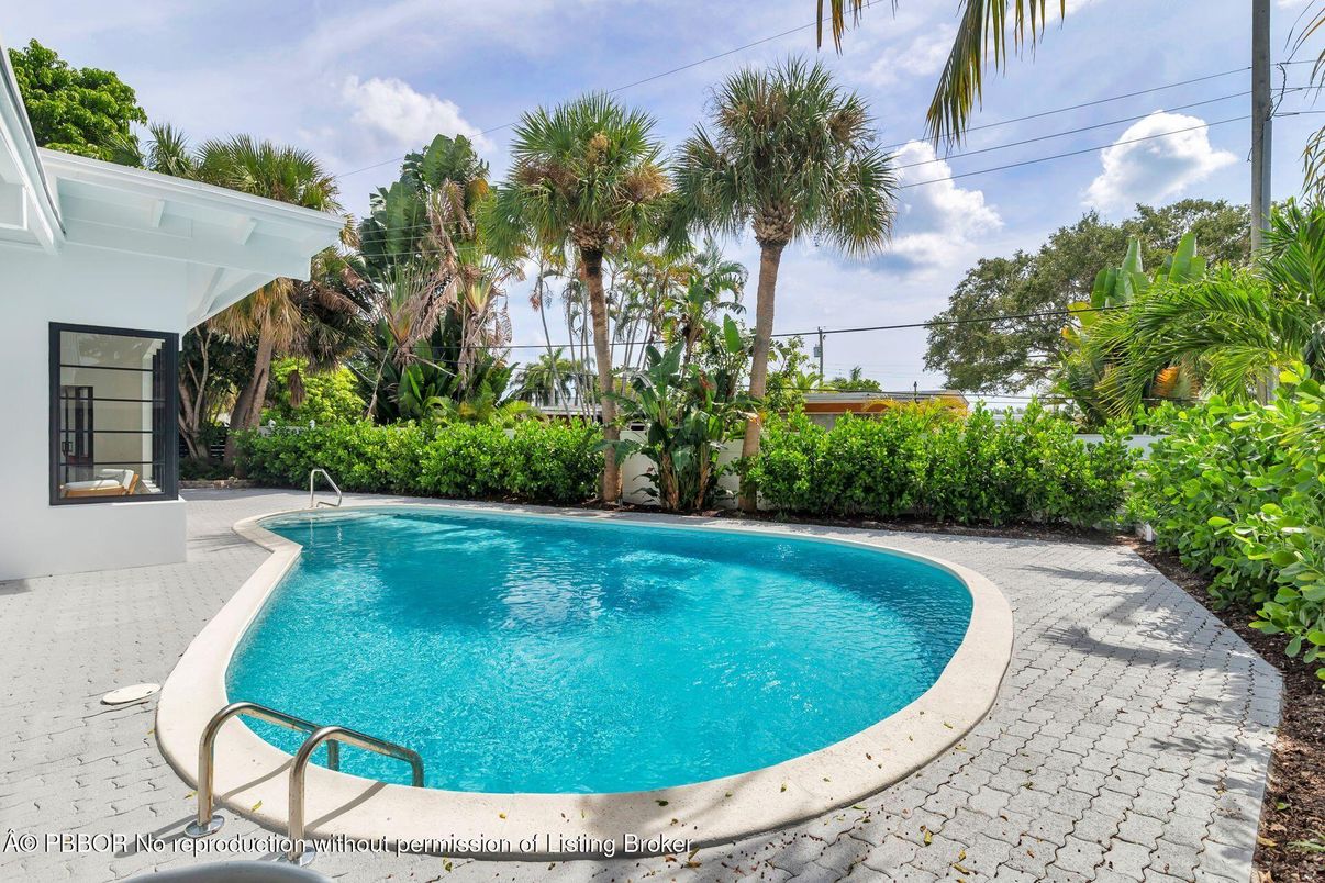 Exterior, Pool