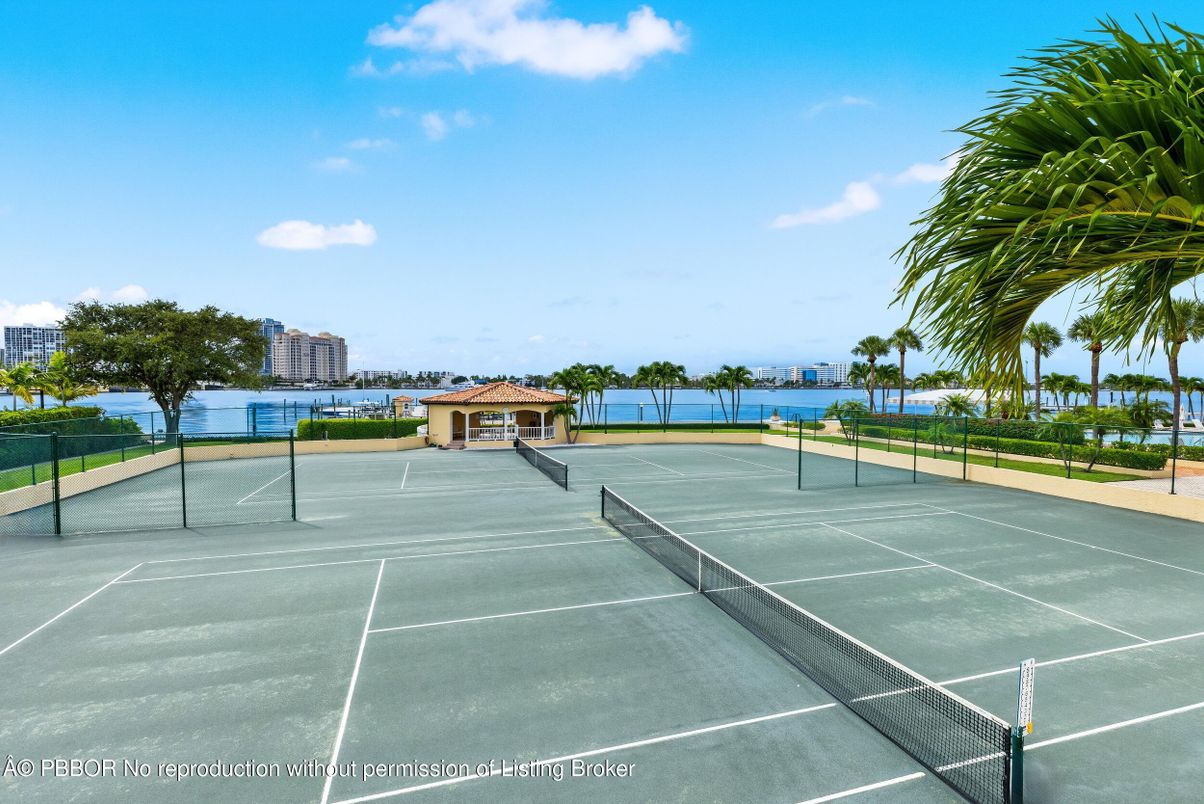 Exterior, Tennis Courts