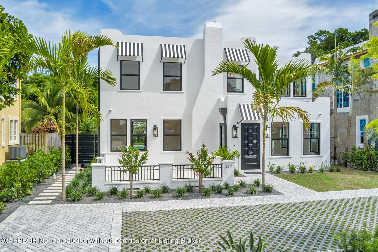 Exterior, Facade, Spanish Mediterranean