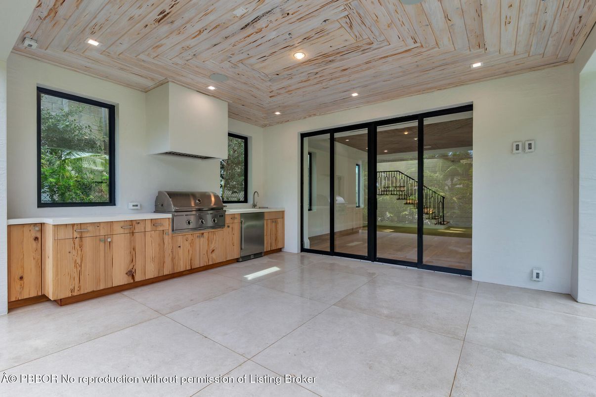 Interior, Recessed Lighting, Stainless Steel Appliances, Wooden Ceilings