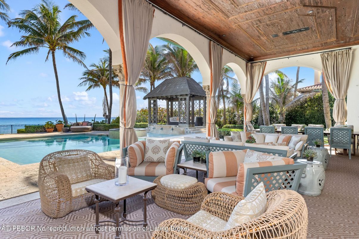 Exterior, Pool, Water