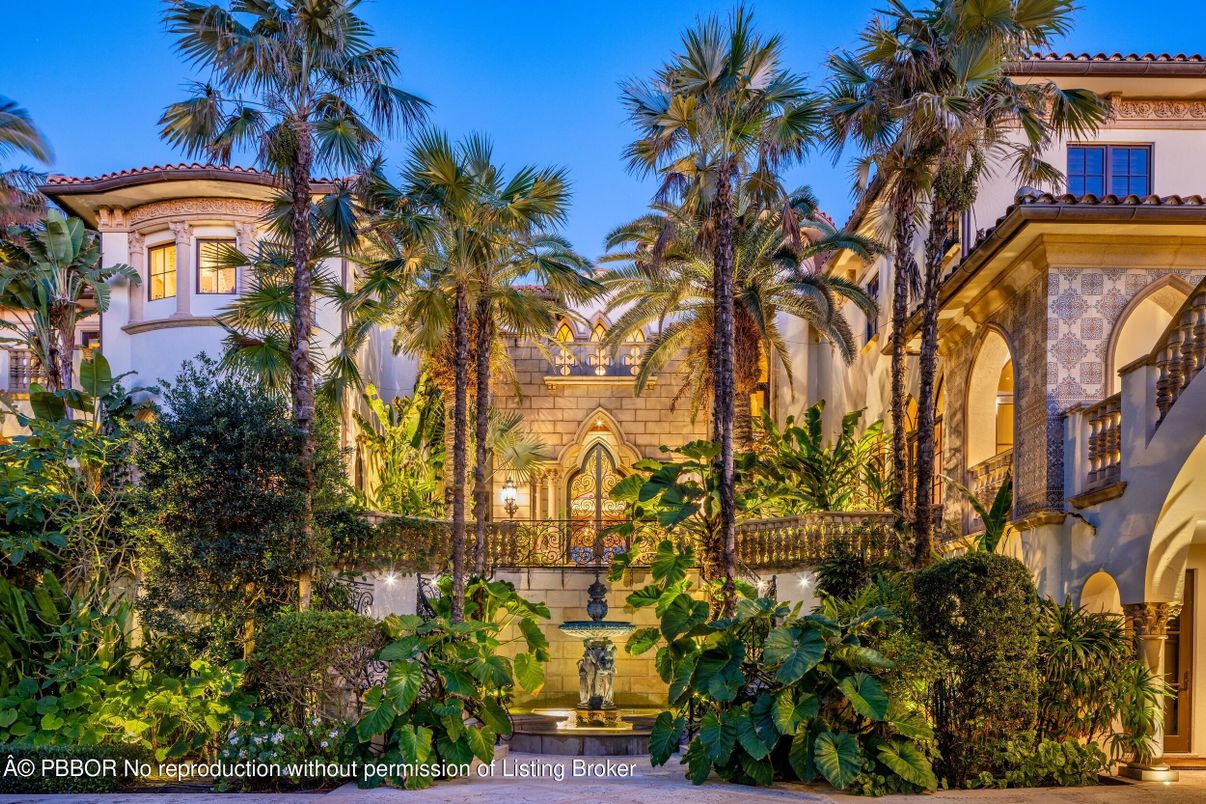 Exterior, Facade, Mediterranean