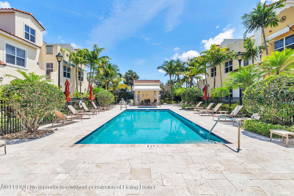 Exterior, Pool