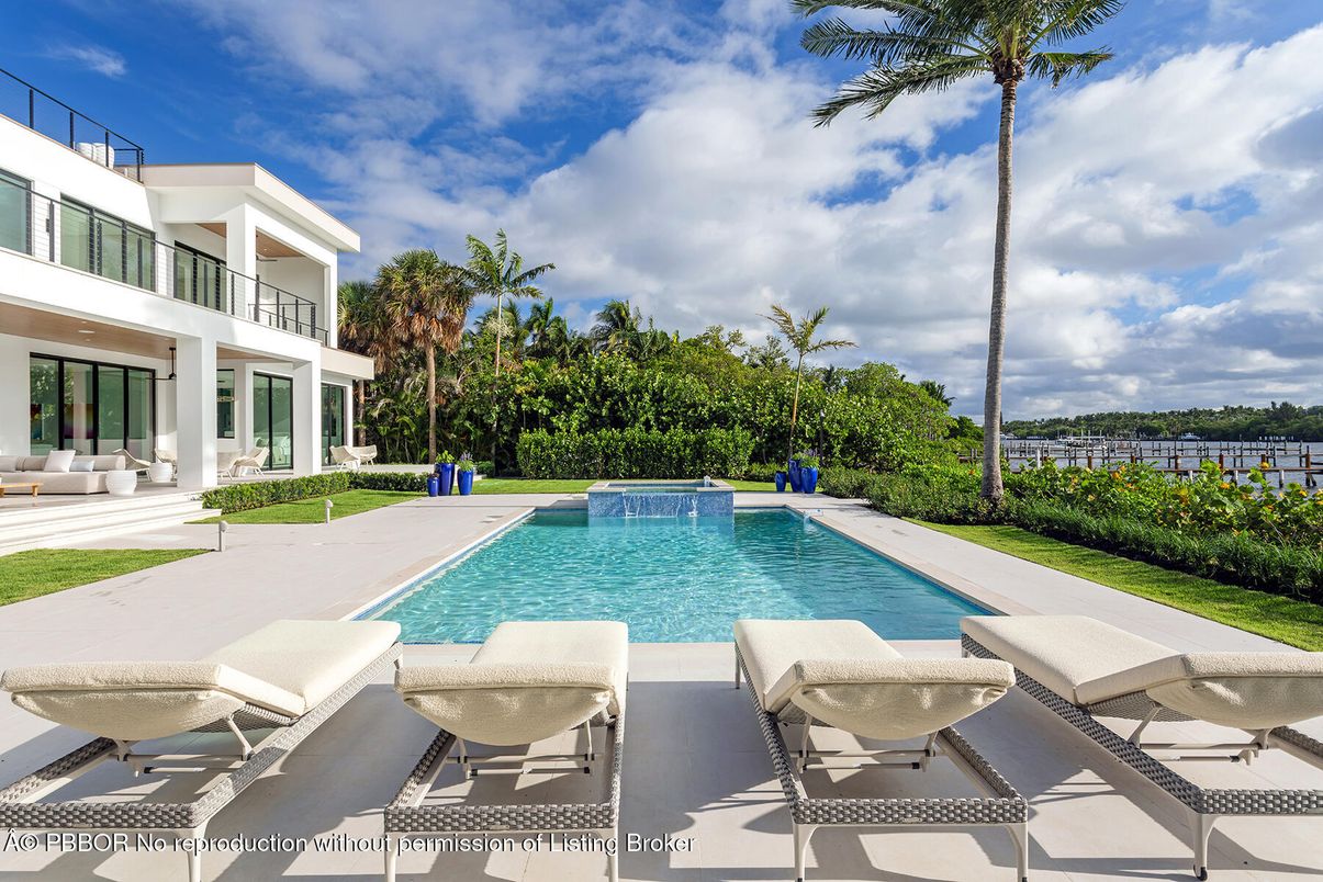 Exterior, Pool, Water