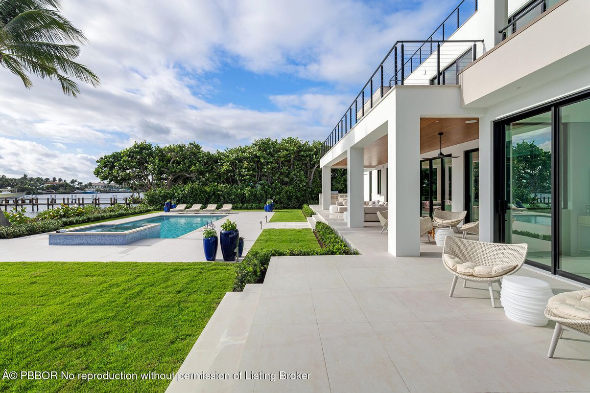 Exterior, Pool, Water