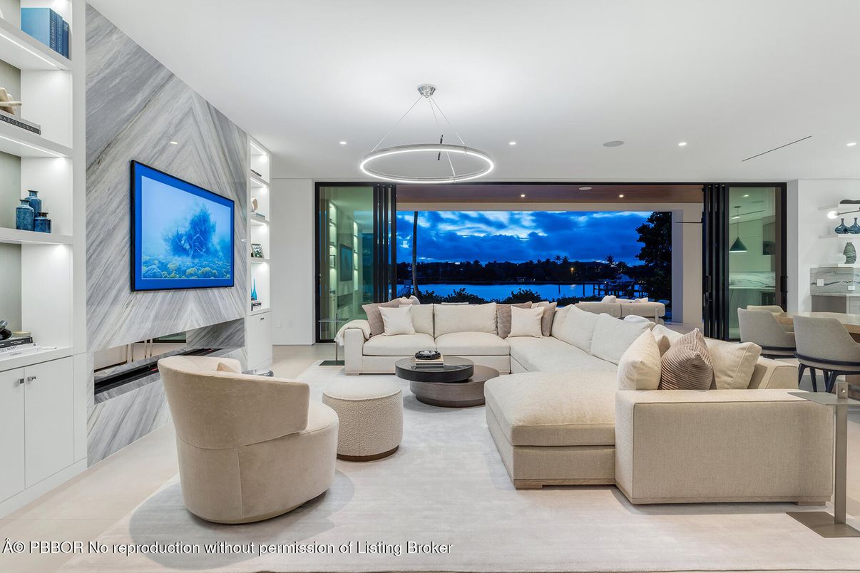 Dining room, Interior, Living room, Pendant Lights, Recessed Lighting