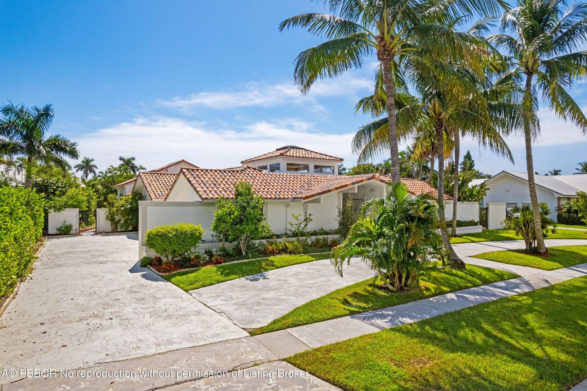 Backyard, Detached Garage, Exterior