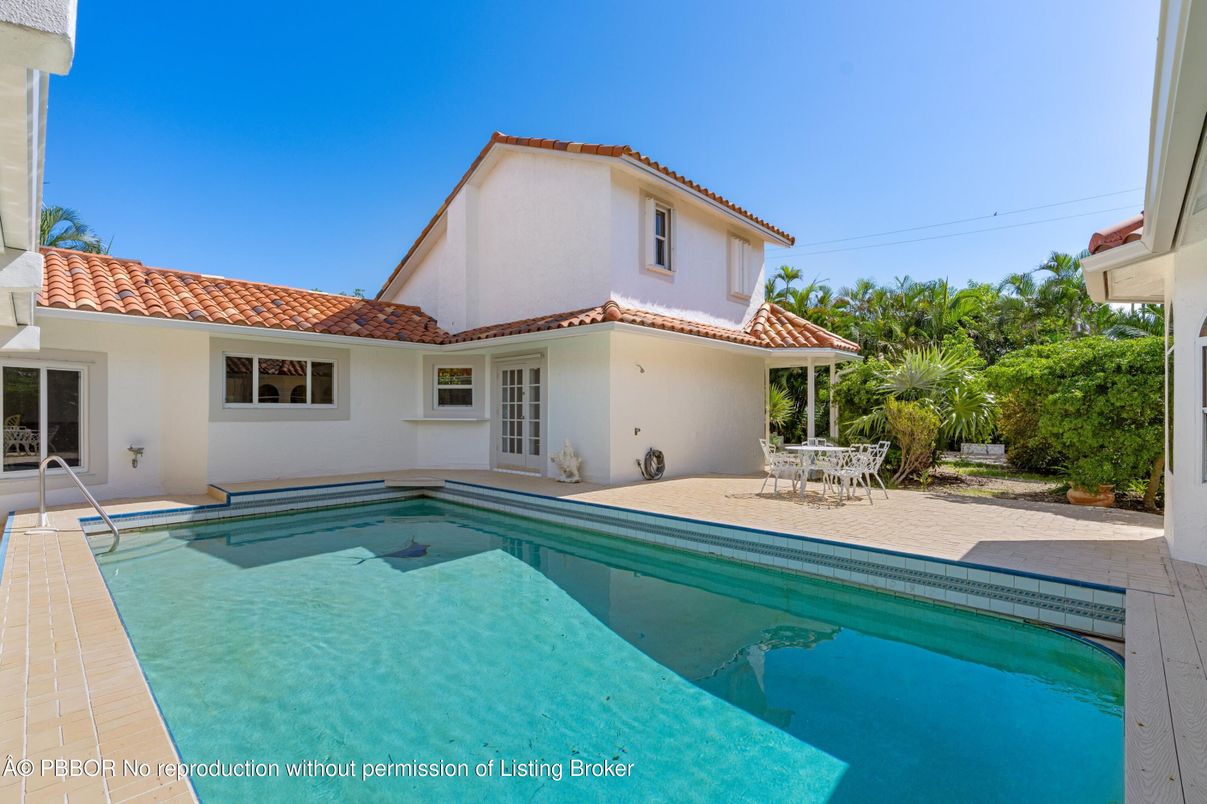 Exterior, Pool